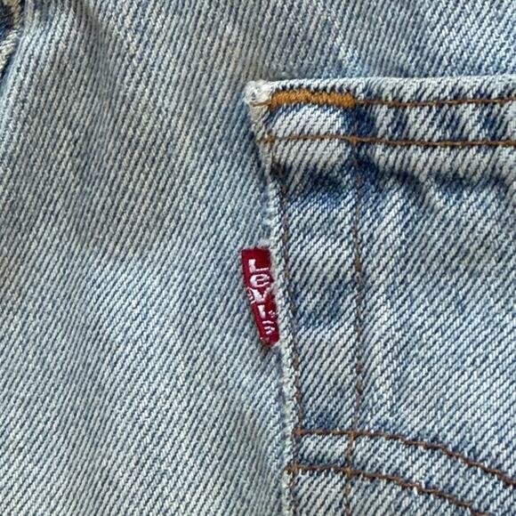 Vintage Levi’s 560 Loose Fit Tapered Jeans 36x32 Made in Canada Light Wash 90s - Picture 10 of 16